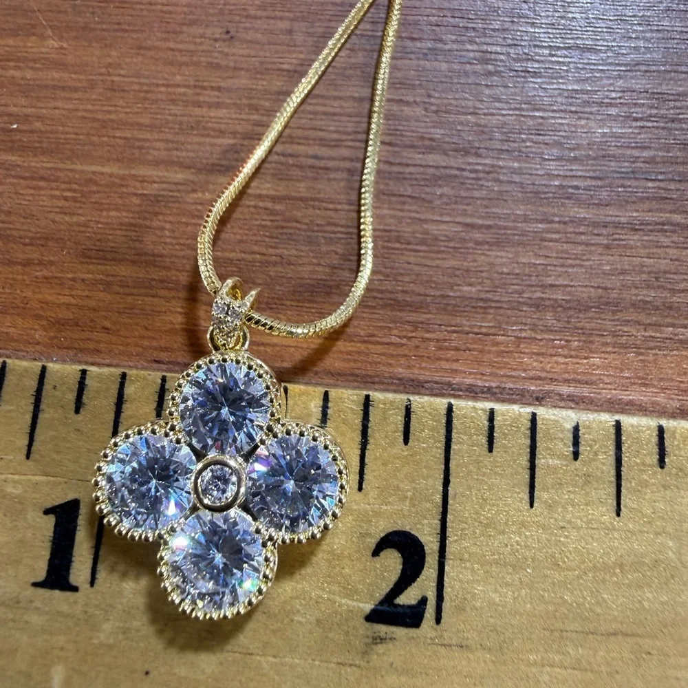 Clover Pendant Necklace